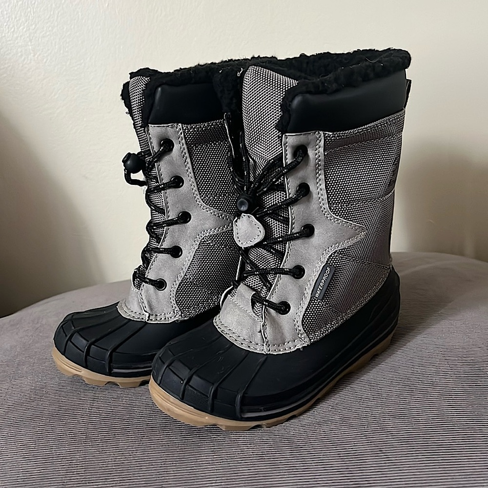 NWOB Kamik girls winter boots